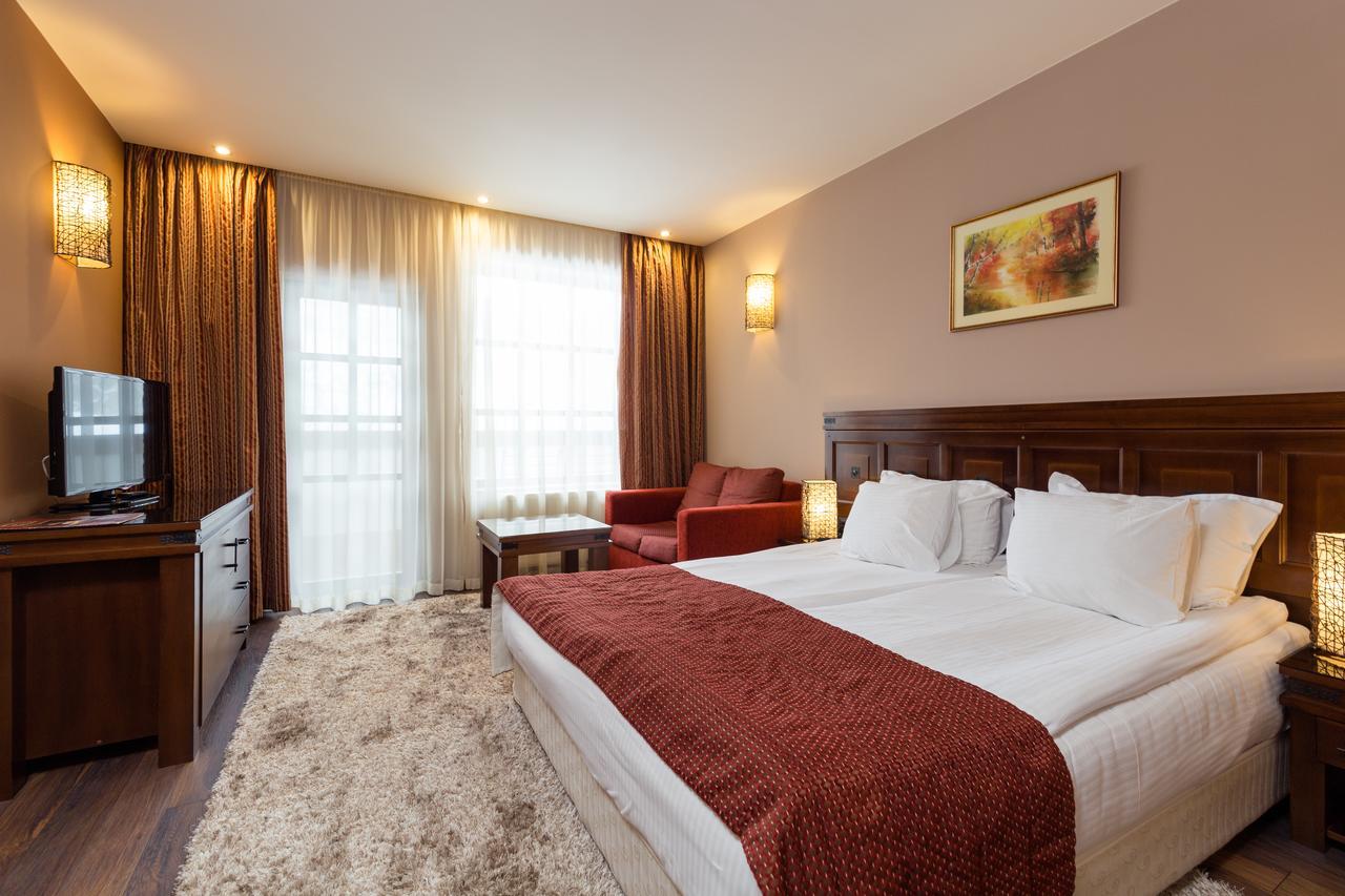 Family Hotel Strannopriemnitza Oresak Kültér fotó